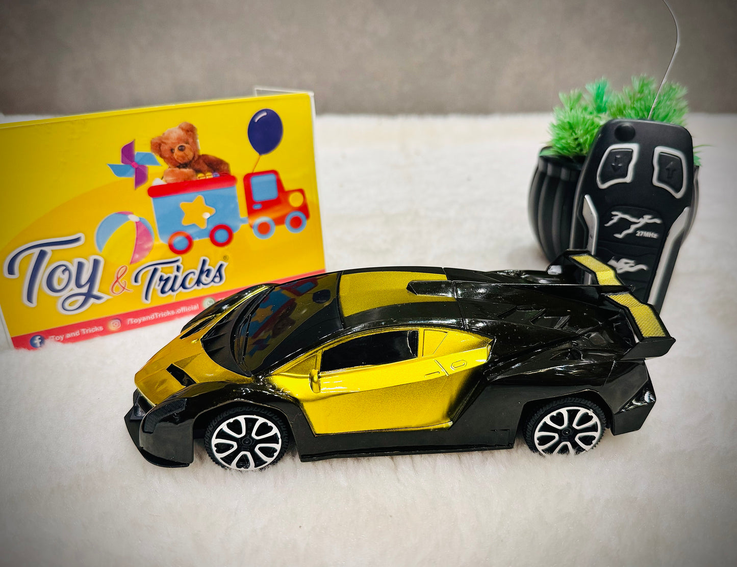 Remote Control Sports Car – 1:22 Scale Racer