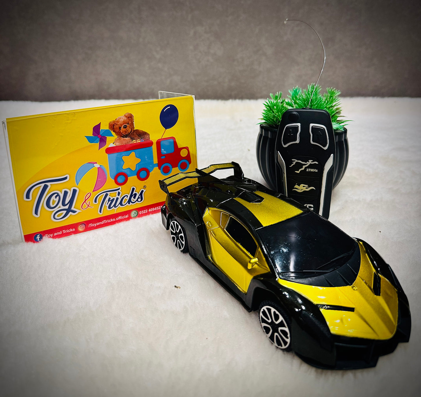 Remote Control Sports Car – 1:22 Scale Racer